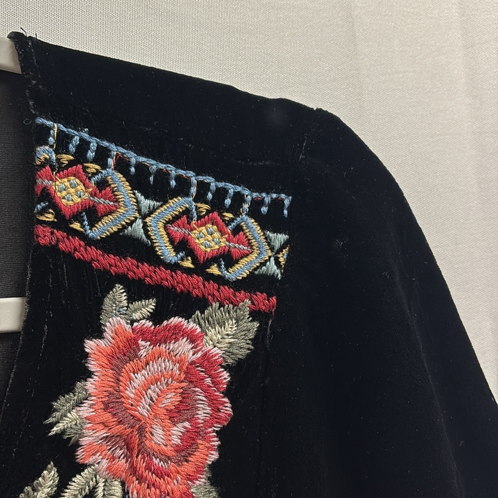 Johnny Was Jody Embroidered Velvet Short Sleeve Top Black Multi Size Small - Picture 3 of 6